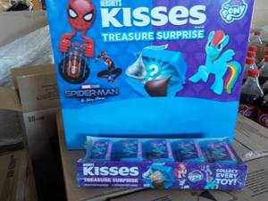 Box of 8 Hersheys Kisses Treasure ...