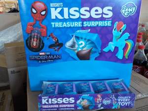 Box of 8 Hersheys Kisses Treasure ...