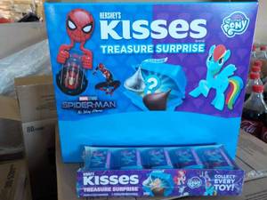 Box of 8 Hersheys Kisses Treasure ...