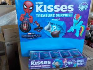 Box of 8 Hersheys Kisses Treasure ...