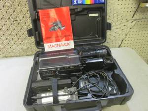lot 7 image: (EW5) Magnavox Movie Maker in Case...