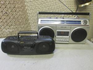 lot 8 image: (RM5) 2 Portable Boom Boxes Sony Sa...