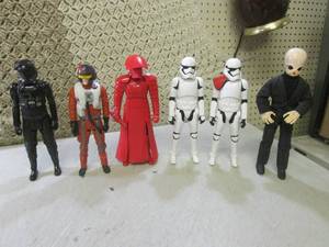 lot 12 image: (CSB) Assorted Star Wars Action Fig...