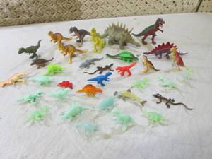 lot 13 image: (BSB) Assorted Dinosaur Figures...