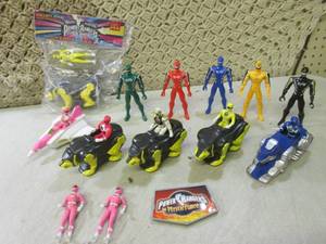 lot 15 image: (RM1) Assorted Power Rangers Figure...