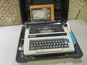 lot 27 image: (EW6) Vintage Smith Corona Electra ...