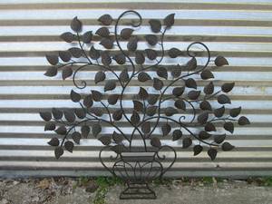 lot 71 image: (FS) Large Metal Wall Decor Approx ...