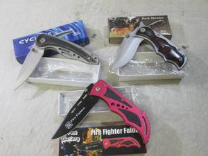 lot 78 image: (BSB) 3 Folding Knives New In Box ...