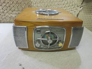lot 84 image: (RM1) Thunderbird Radio   CD Playe...