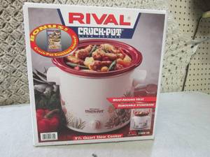 lot 93 image: (F-0) Rivall 3 12 Quart Crock-Pot ...