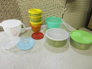 lot 103 image: (RM5) Assorted Tupperware...