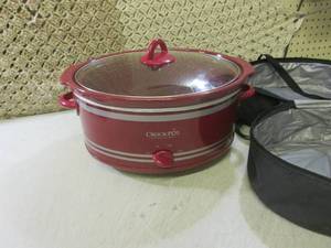 lot 111 image: (RM1) Crock-Pot Slow Cooker with In...