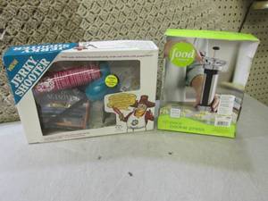 lot 119 image: (BS) Jerky Shooter and 12pc Cookie ...