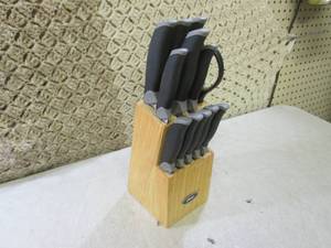 lot 121 image: (EC1) Oster Knives in Block Missing...