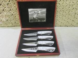 lot 131 image: (CSB) 4 Knife Box Set Bear Eagle Wo...