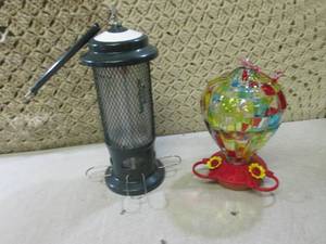 lot 144 image: (BS) 2 Bird Feeders Squirrel Buster...