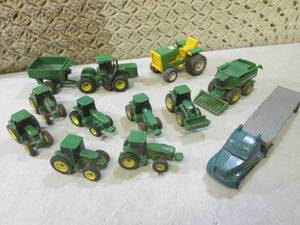 lot 148 image: (EC1) Assorted Small John Deere Tra...
