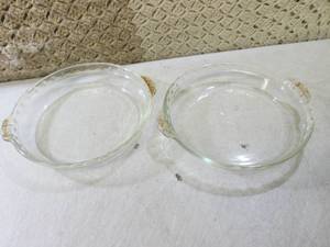 lot 157 image: (RM2) 2 Pyrex 10 Inch Glass Pie Pan...