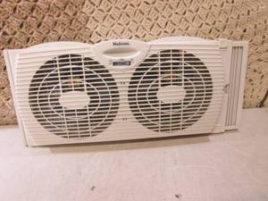 lot 160 image: (RM1) Holmes Daul Window Fan Works...