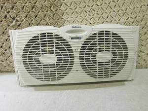 lot 186 image: (RM1) Holmes Daul Window Fan Works...