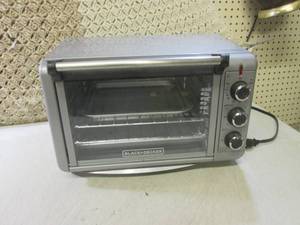 lot 196 image: (RM4) Black & Decker Toaster Oven...