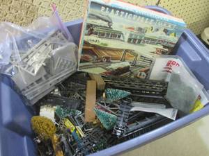 lot 255 image: (RM1) Assorted Train Track Accessor...