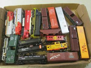lot 266 image: (RM1) Assorted Train Cars...