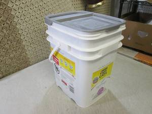 lot 275 image: (C-3) Large Container of Cat Litter...
