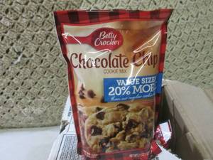 lot 282 image: (C-2) Case 10 Pouches Chocolate Chi...