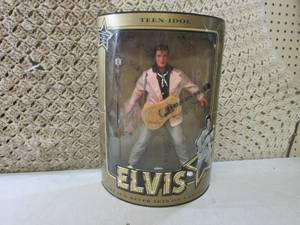 lot 40 image: (EC1) Elvis Teen Idol Figure In Box...
