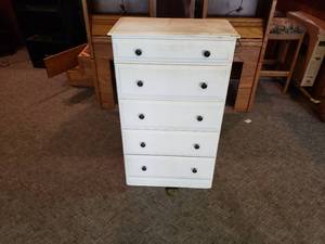 lot 52 image: White 5 Drawer Dresser