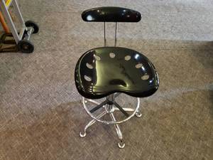 lot 25 image: Metal Bar Stool