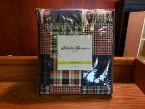 lot 26 image: Eddie Bauer Twin Quilt Set