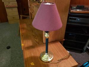 lot 33 image: Lamp