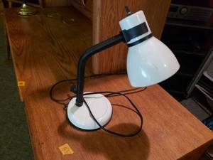 lot 34 image: Desk Lamp