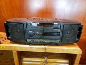 lot 39 image: JVC Radio
