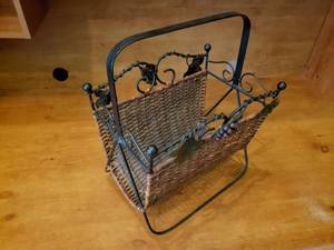 lot 86 image: Magazine Rack