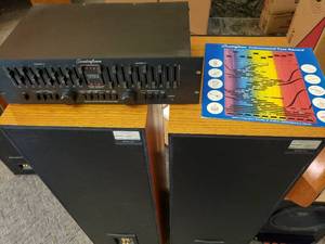 lot 12 image: Soundcraftsmen DX4100 Preamp Equalizer
