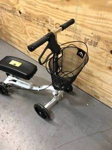 lot 24 image: KARMAN Knee Scooter w Basket - White