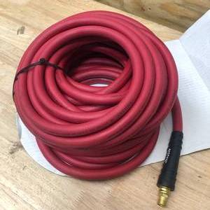 lot 60 image: HUSKY 38in x 50ft Rubber Air Hose
