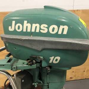 lot 83 image: JOHNSON Vintage 1954 Sea Horse 10 HP Outboard Motor