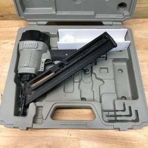 lot 77 image: PORTER CABLE Pneumatic 16-Gauge 2-12in Nailer