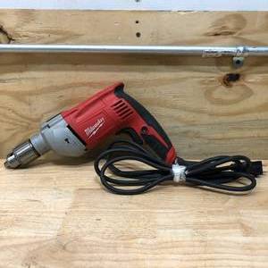 lot 91 image: MILWAUKEE 5376-20 Corded 12 Hammer Drill - FOR PARTS OR REPAIR