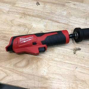 lot 98 image: MILWAUKEE M12 TRAPSNAKE 4 Urinal Auger - TOOL ONLY - NO CABLE