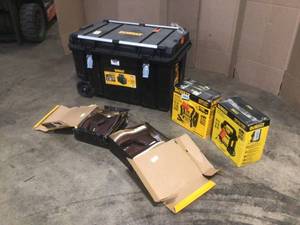 Lot of Assorted Dewalt Items Customer Returns See Pictures