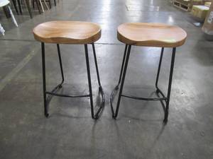 lot 362 image: StyleWell Black Metal Backless Counter Stool with Wood Seat (Set of 2) (18.5 in. W x 24 in. H), RW812-24-BLK.