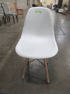 lot 370 image: 2xhome White Mid Country Modern Molded Shell Designer Assemble Plastic Chair.