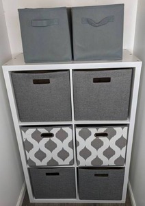 lot 87 image: White 6-Opening Shelf with 8 Gray Fabric Baskets