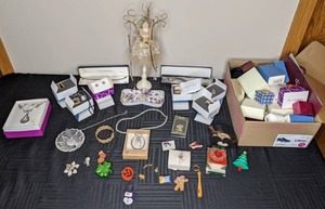 lot 88 image: Lia Sophia Jewelry, Brooches, Ring and Jewelry Holders, Bracelets, Empty Jewelry Boxes and More