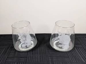 lot 41 image: Gorgeous Set of (2) Floral Etched Glasses